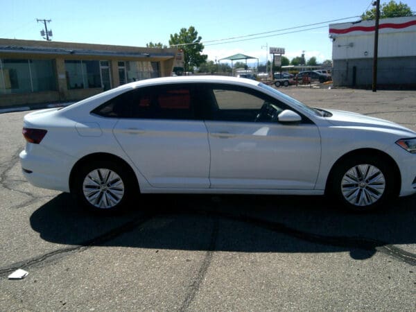 2019 Volkswagen Jetta - Image 3