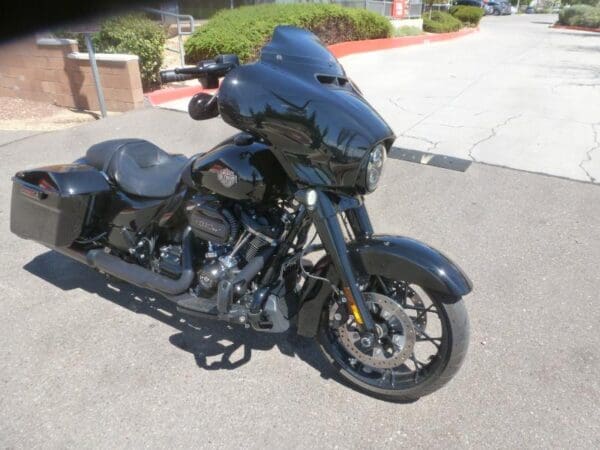 2022 Harley-Davidson FLHXS - Image 2