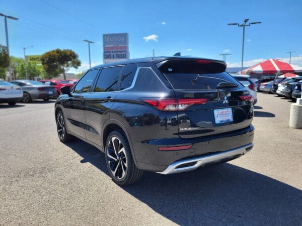 2024 Mitsubishi Outlander - Image 3