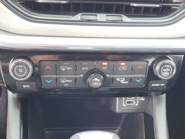 2022 Jeep Compass - Image 26