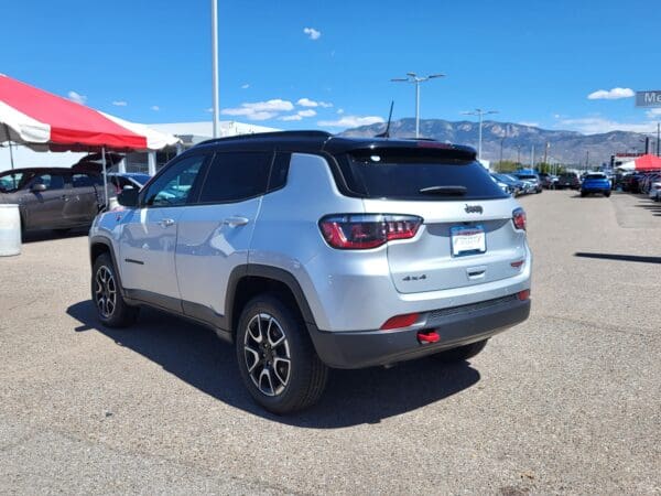 2024 Jeep Compass - Image 3