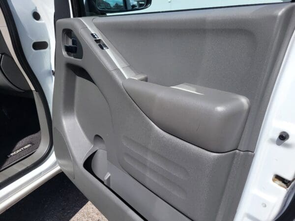 2021 Nissan Frontier - Image 16