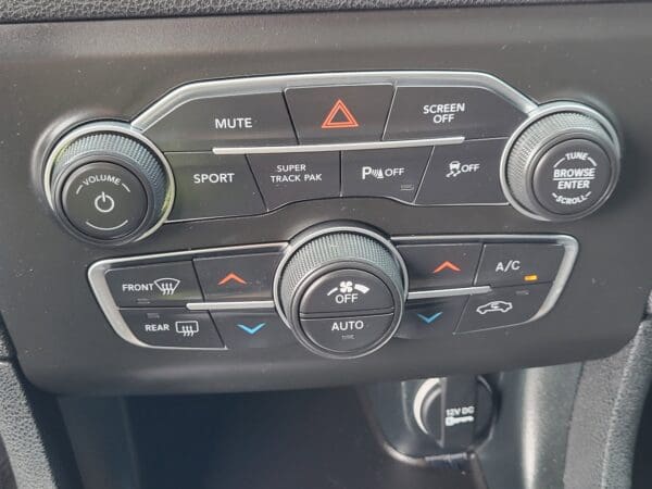 2022 Dodge Charger - Image 23