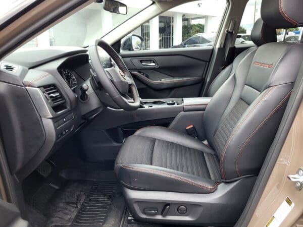 2025 Nissan Rogue - Image 8