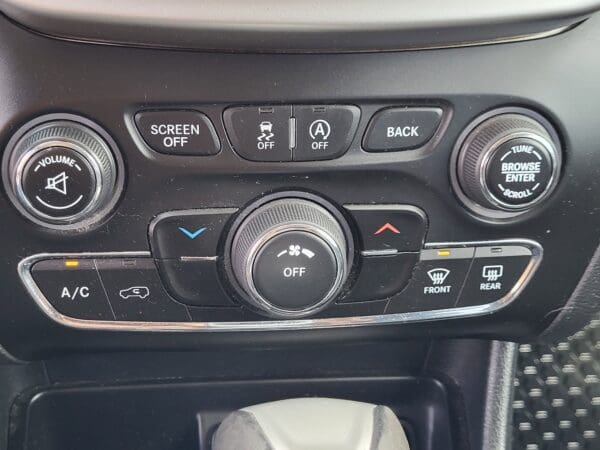 2016 Jeep Cherokee - Image 24