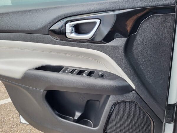 2022 Jeep Compass - Image 8