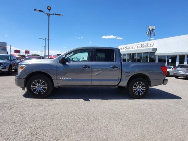 2023 Nissan Titan - Image 2