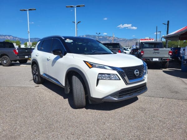 2023 Nissan Rogue - Image 4