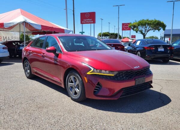 2023 Kia K5 - Image 4