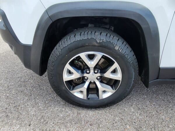 2016 Jeep Cherokee - Image 16