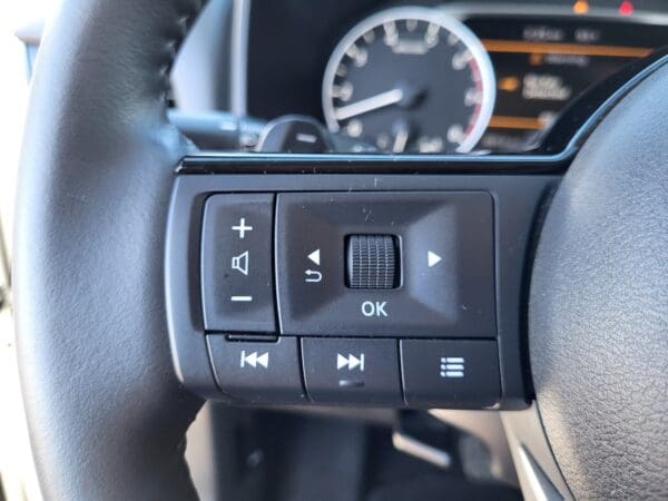 2023 Nissan Rogue - Image 20