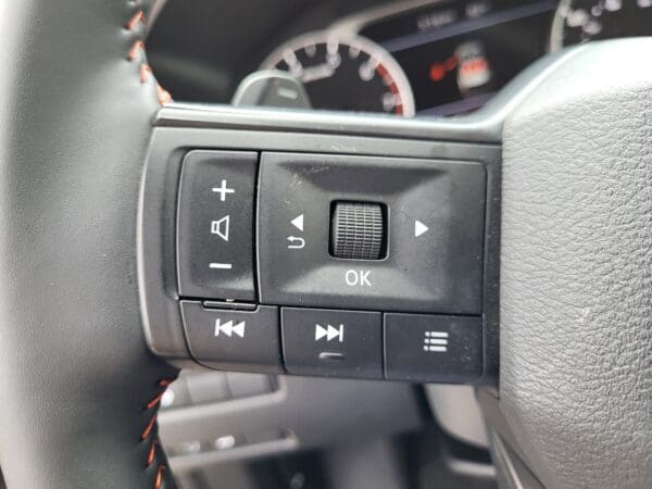 2025 Nissan Rogue - Image 18