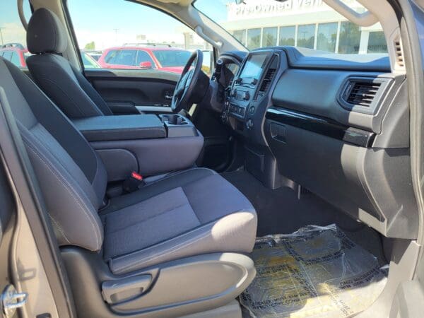 2023 Nissan Titan - Image 14