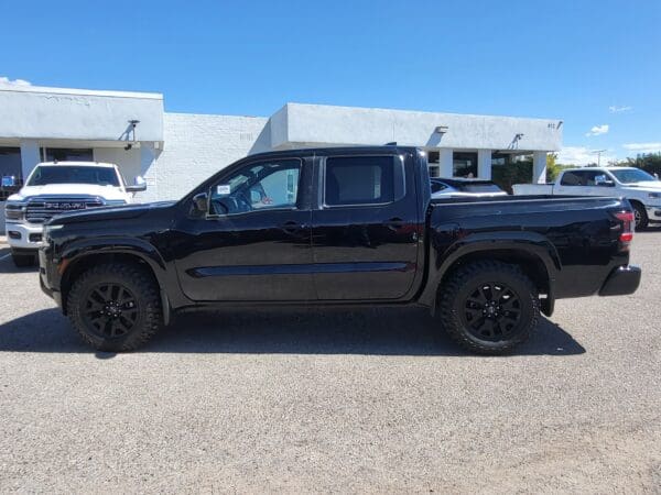 2023 Nissan Frontier - Image 2