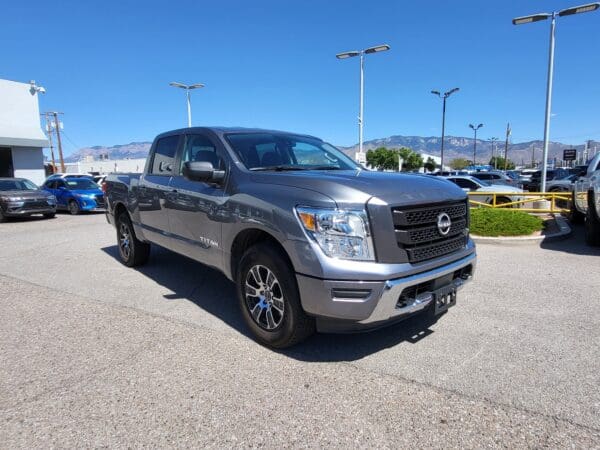 2023 Nissan Titan - Image 5