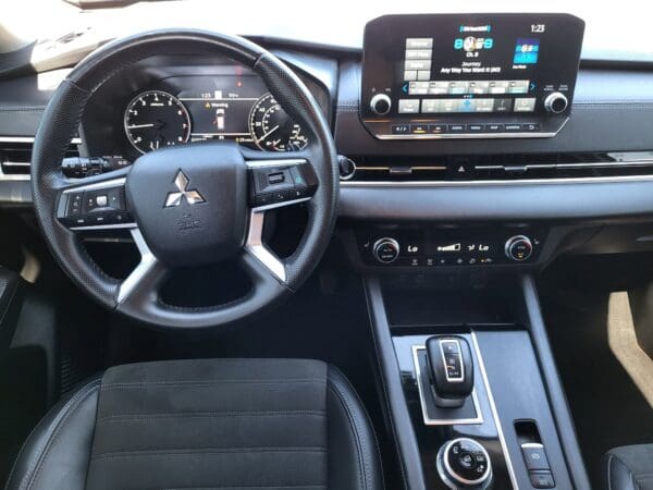 2024 Mitsubishi Outlander - Image 11