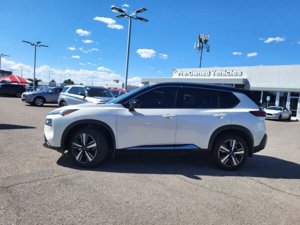 2023 Nissan Rogue - Image 2