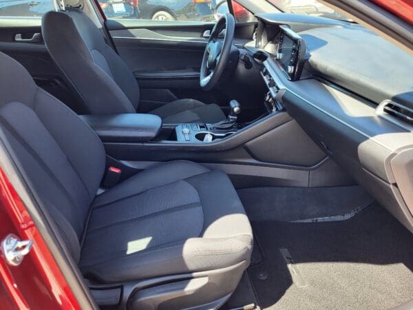 2023 Kia K5 - Image 14