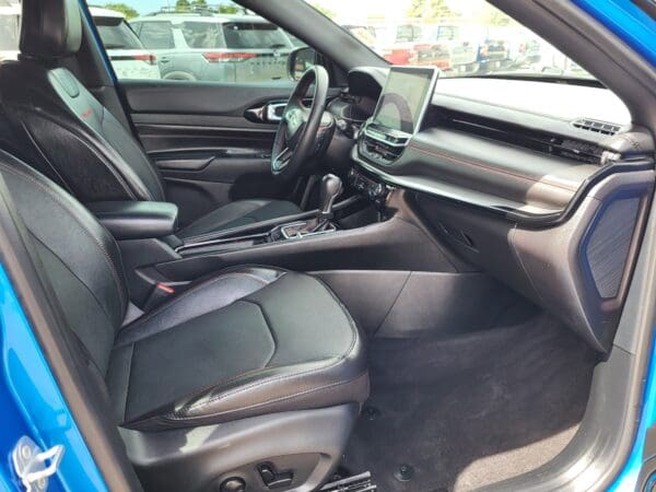 2023 Jeep Compass - Image 15