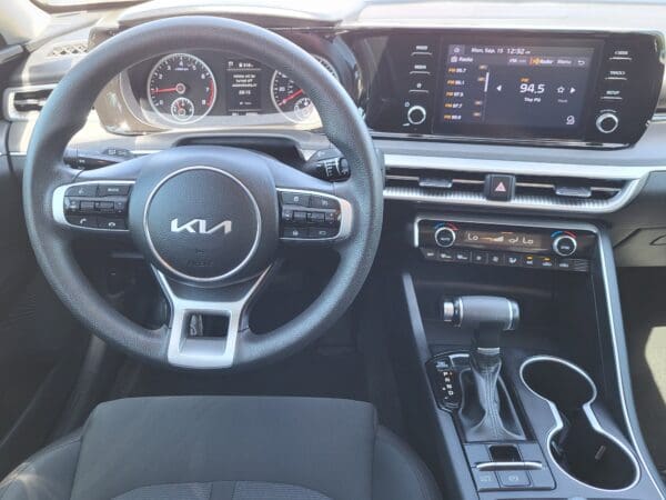 2023 Kia K5 - Image 10