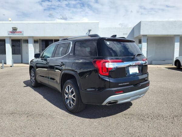 2023 GMC Acadia - Image 3