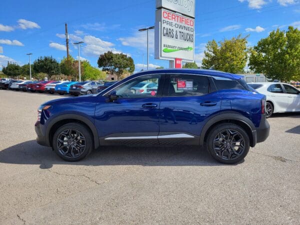 2025 Nissan Kicks - Image 2