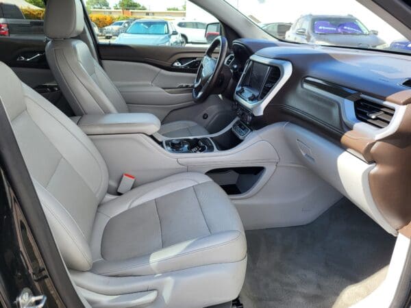 2023 GMC Acadia - Image 16
