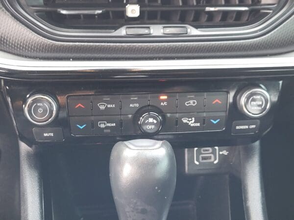 2023 Jeep Compass - Image 25