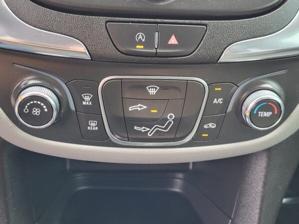 2022 Chevrolet Equinox - Image 24