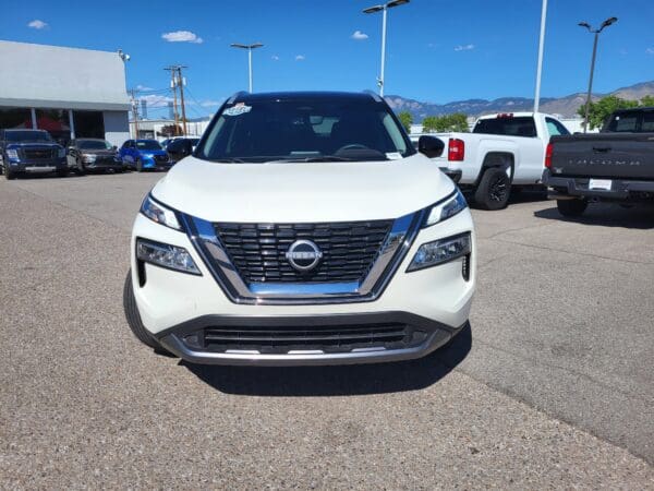 2023 Nissan Rogue - Image 5