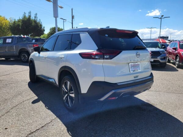 2023 Nissan Rogue - Image 3