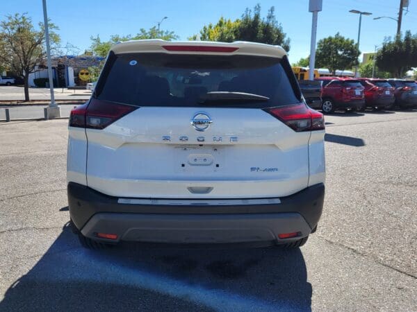 2021 Nissan Rogue - Image 13