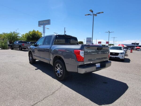 2023 Nissan Titan - Image 3