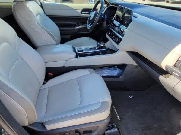 2023 Nissan Pathfinder - Image 16