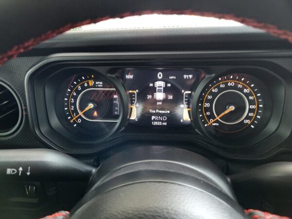 2024 Jeep Gladiator - Image 11