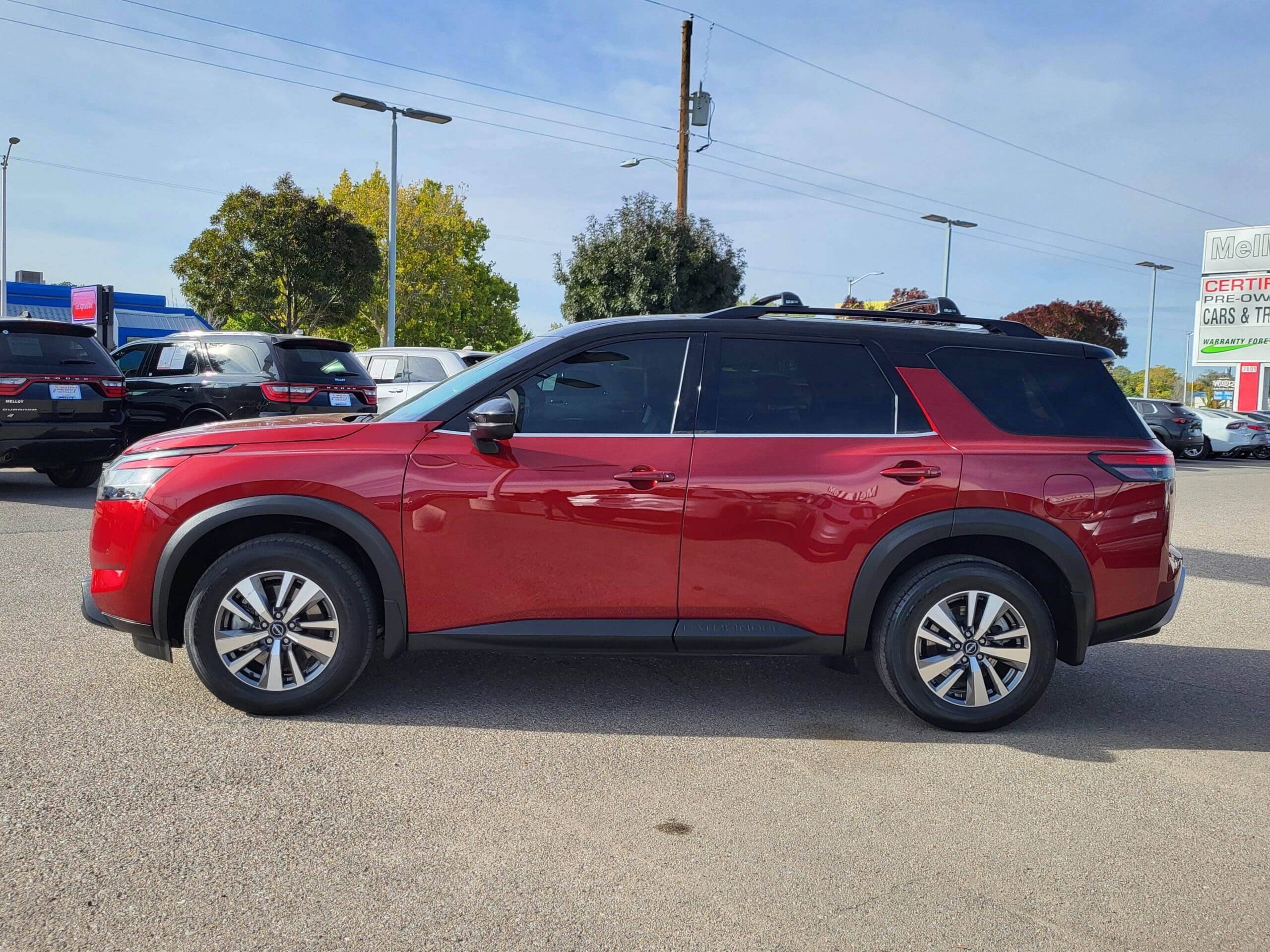 2023 Nissan Pathfinder - Image 2
