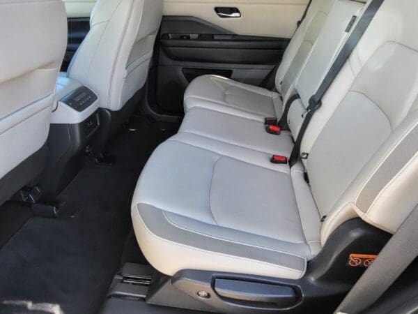 2023 Nissan Pathfinder - Image 9
