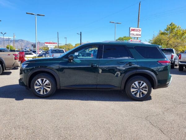 2023 Nissan Pathfinder - Image 2
