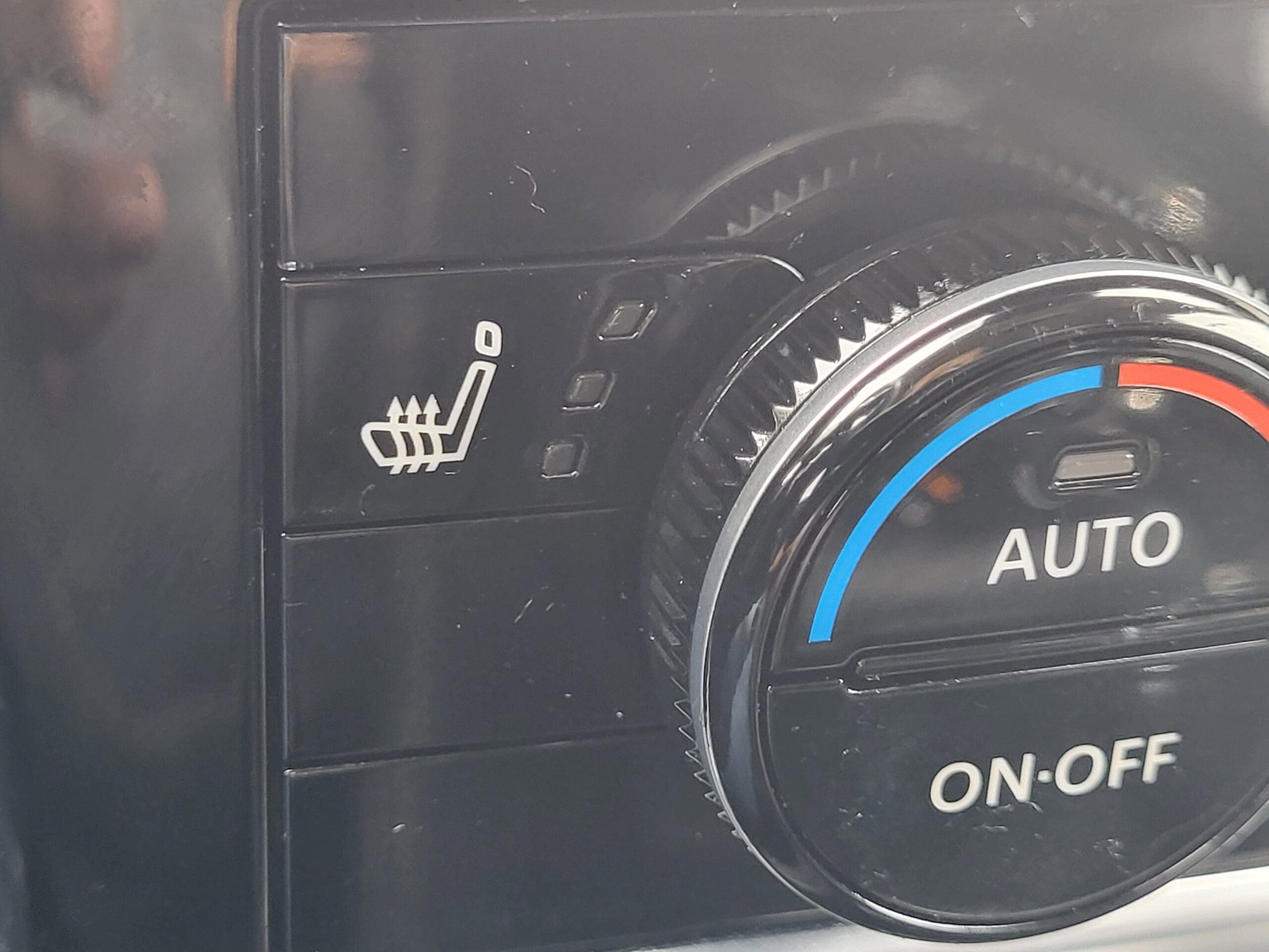 2023 Nissan Rogue - Image 28