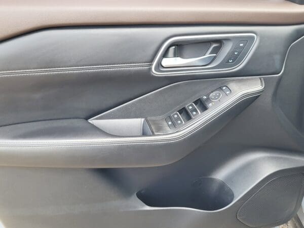 2023 Nissan Rogue - Image 6