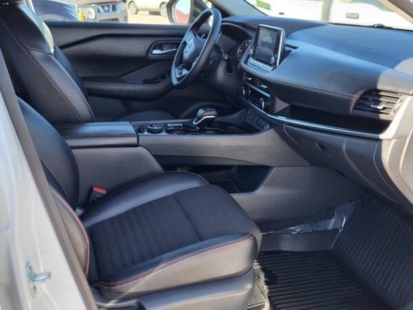 2025 Nissan Rogue - Image 14