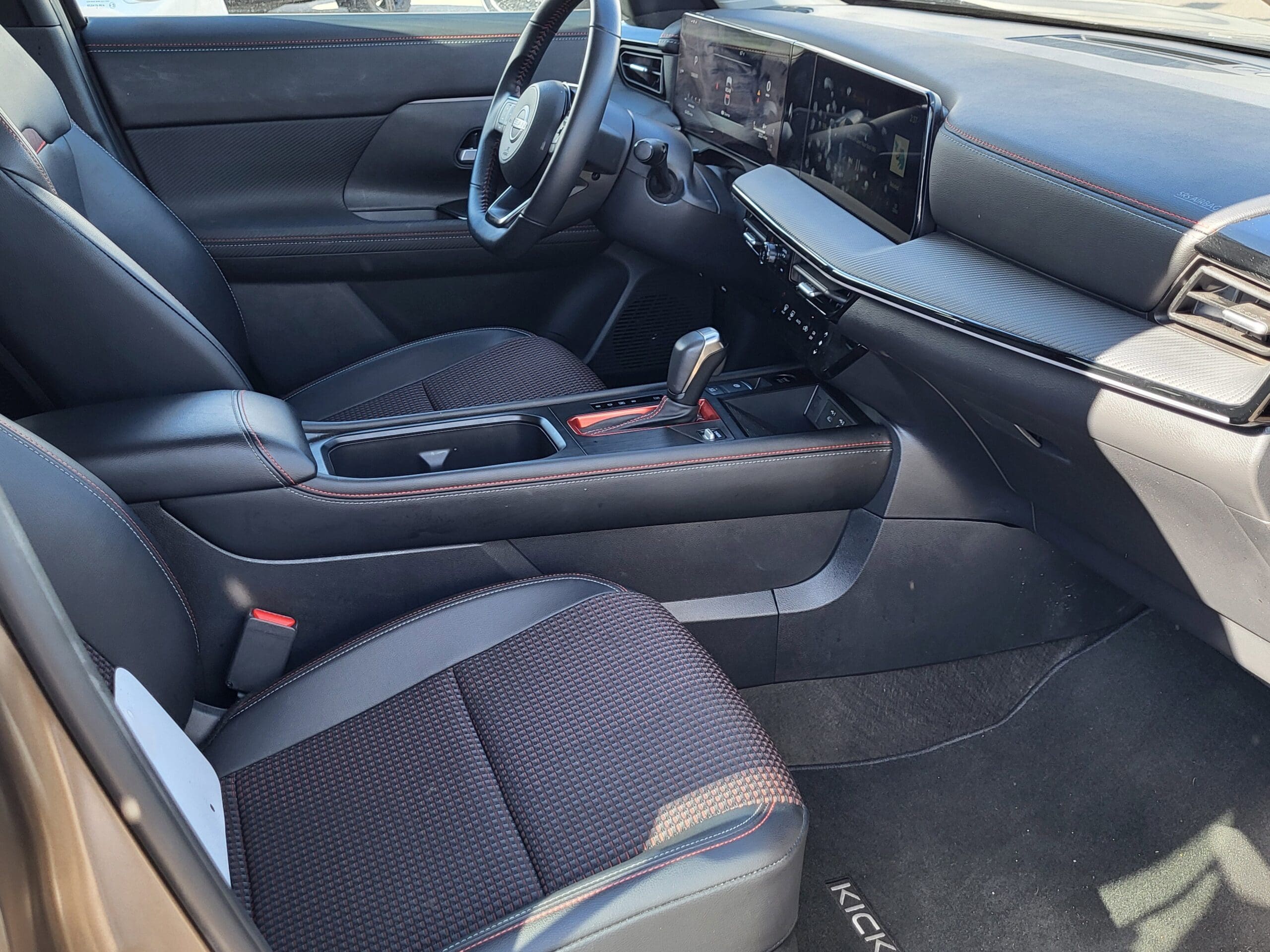 2025 Nissan Kicks - Image 15