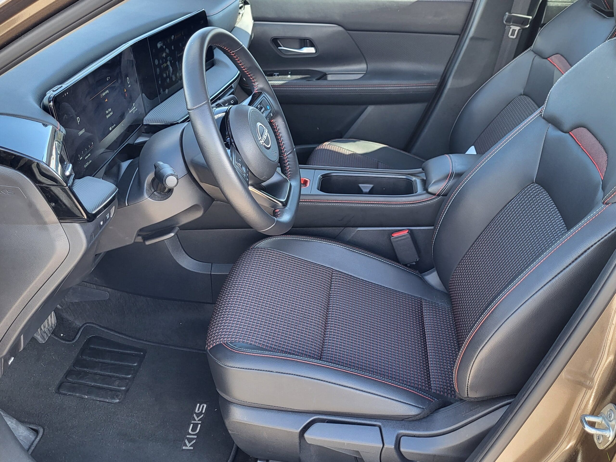 2025 Nissan Kicks - Image 8