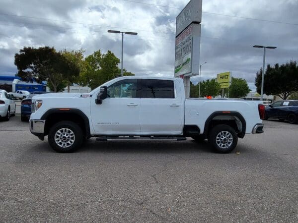 2023 GMC Sierra 2500HD - Image 2