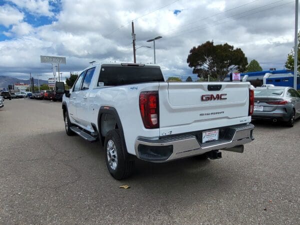 2023 GMC Sierra 2500HD - Image 3