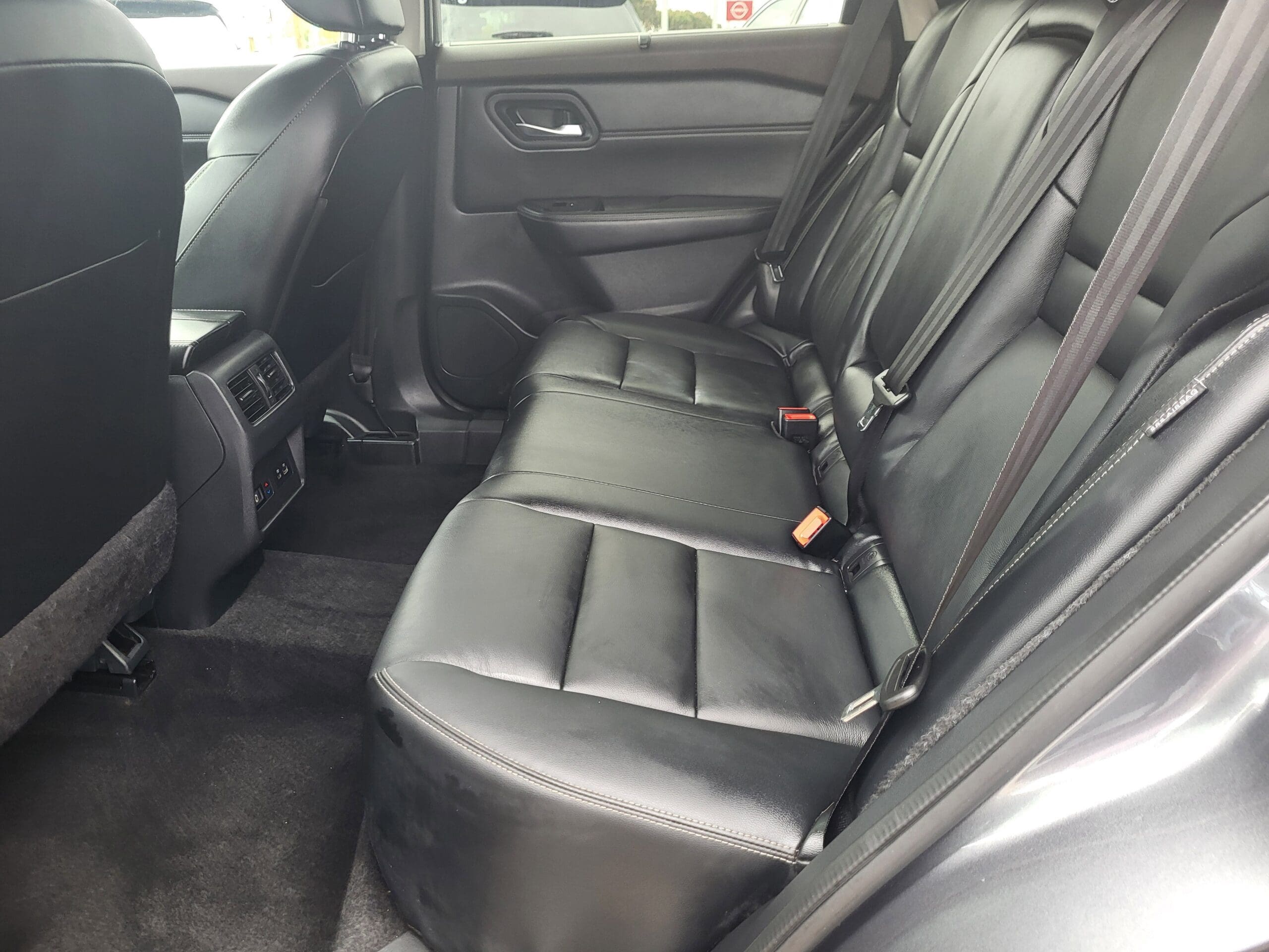 2023 Nissan Rogue - Image 9