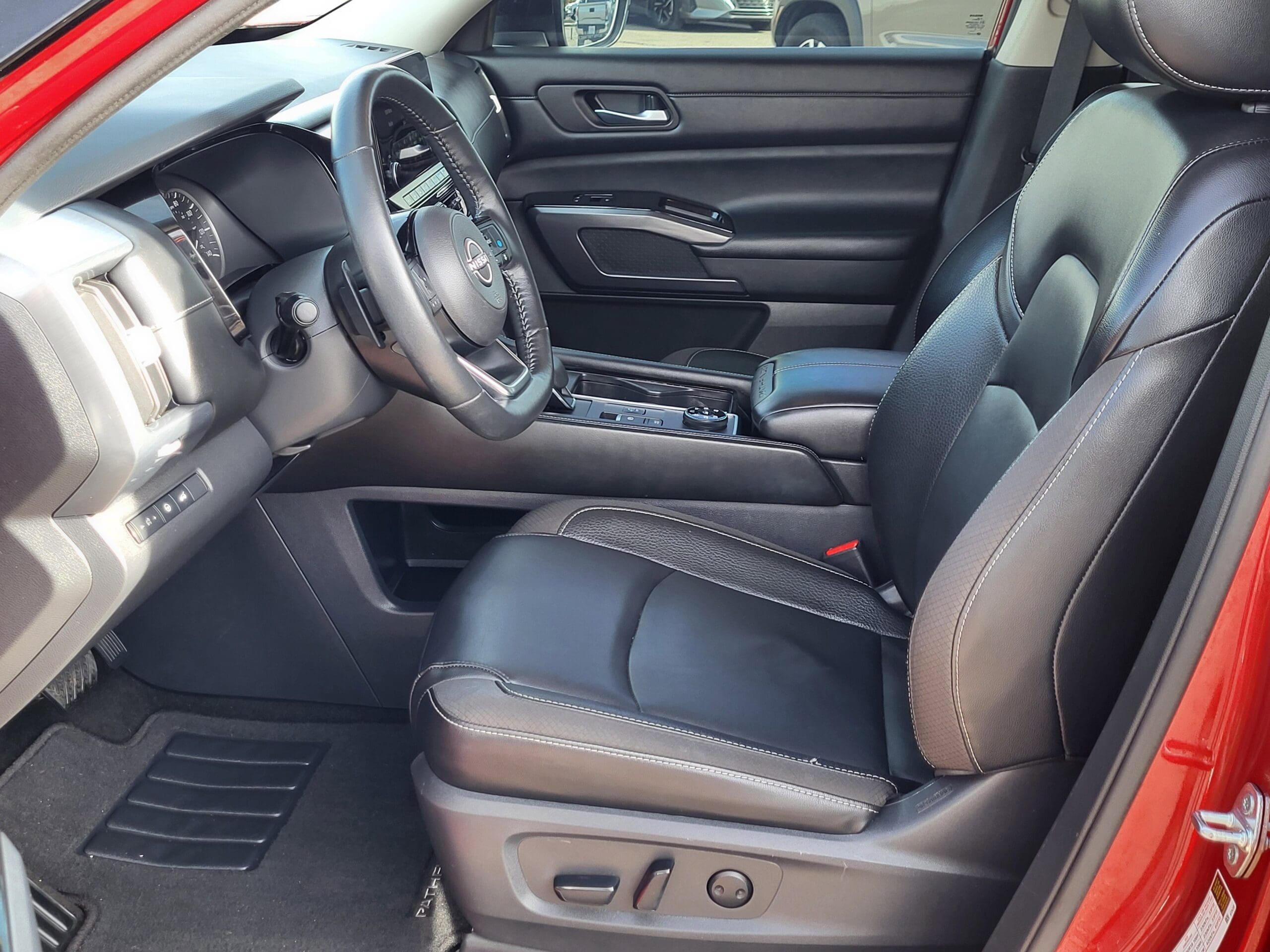 2023 Nissan Pathfinder - Image 8