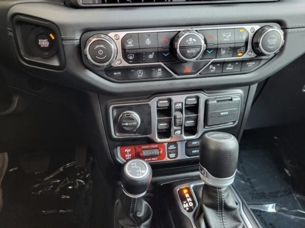 2024 Jeep Gladiator - Image 15