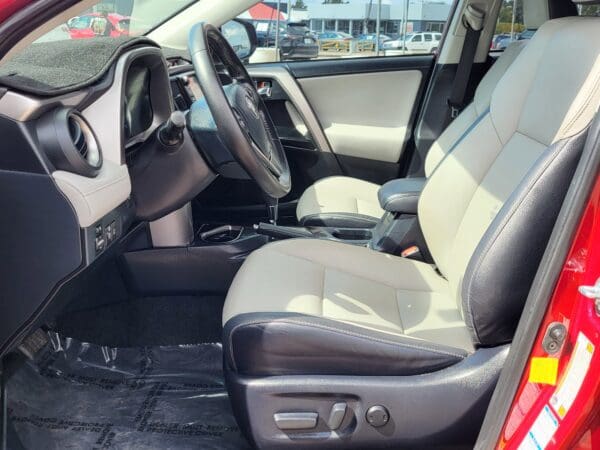 2018 Toyota RAV4 - Image 8