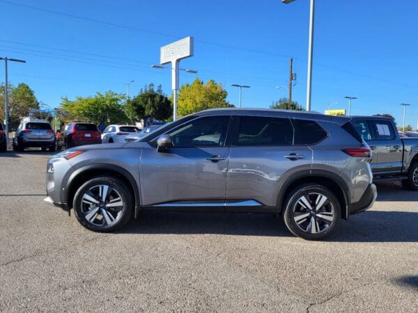 2023 Nissan Rogue - Image 2